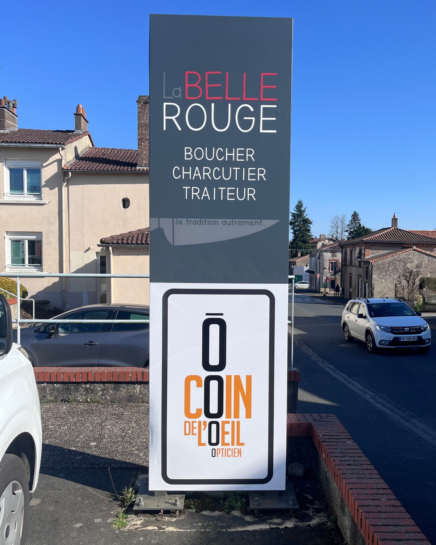 Signalétique Totem Extérieur La Belle Rouge